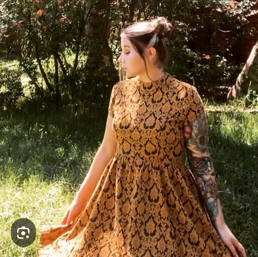 Xileration Elegant Great Gold Lace Dress Skater Skirt High Neck SSleeves XS